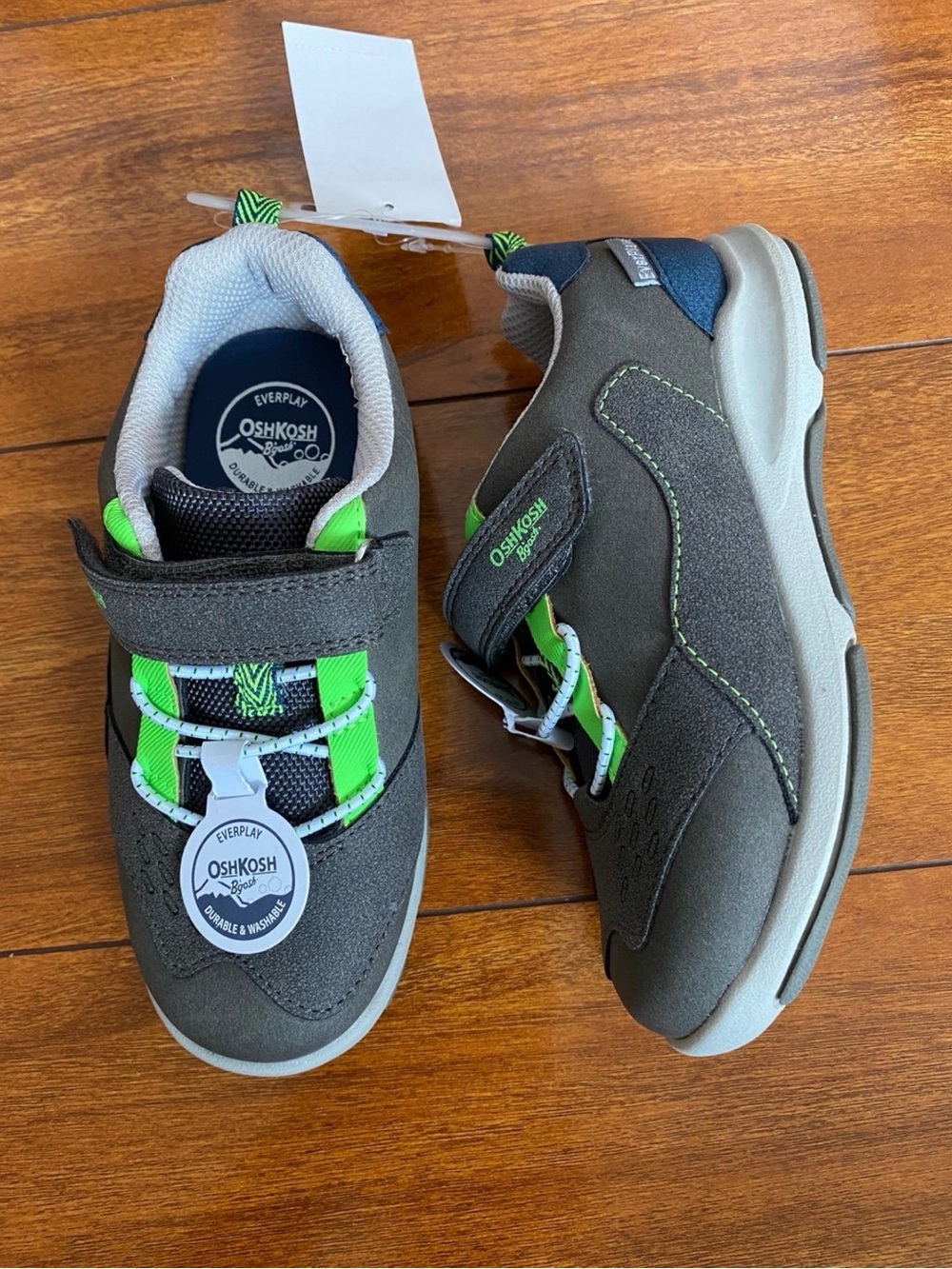 New boys Sz 11 OshKosh B'gosh Kids Gray & Neon Green Active Shoes